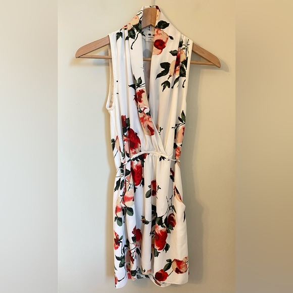 Wilfred Dresses & Skirts - Wilfred floral Sleeveless draped V-Neck Dress